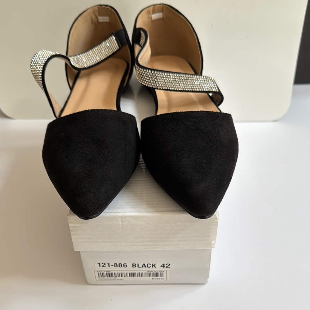Elegant Black Women's Shoes with Rhinestone Strap